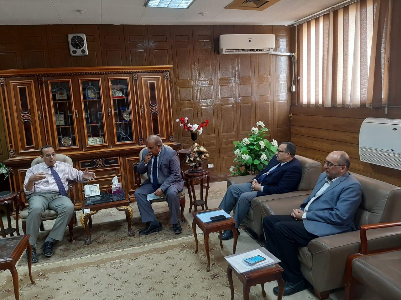 محافظ شمال سيناء يلتقى وفدا من الهيئة القومية للإنتاج الحربى (4)