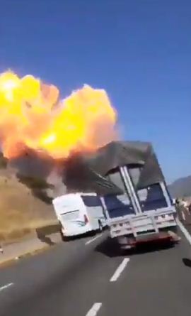 لحظة انفجار شاحنة غاز