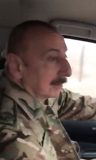 رئيس اذربيجان فى جولة بالسيارة