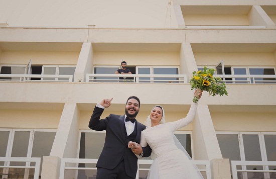 محمد صلاح مع العروسان