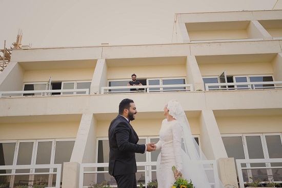 صورة أخرى لمحمد صلاح مع العروسان