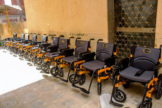 توزيع كراسى لأصحاب الإعاقة الحركية (6)