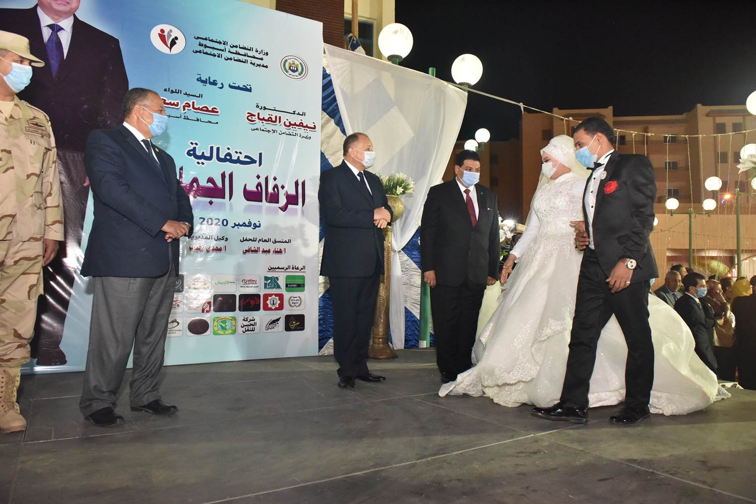 محافظ أسيوط يشهد حفل زفاف جماعي لعدد 30 عريس وعروسة (12)