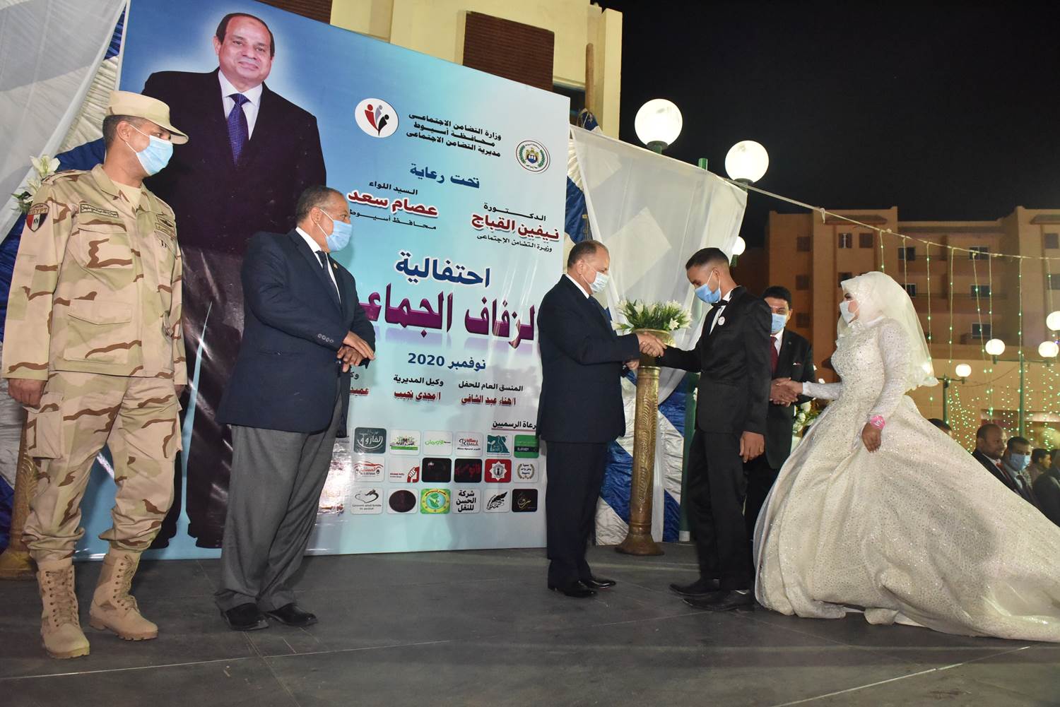 محافظ أسيوط يشهد حفل زفاف جماعي لعدد 30 عريس وعروسة (14)