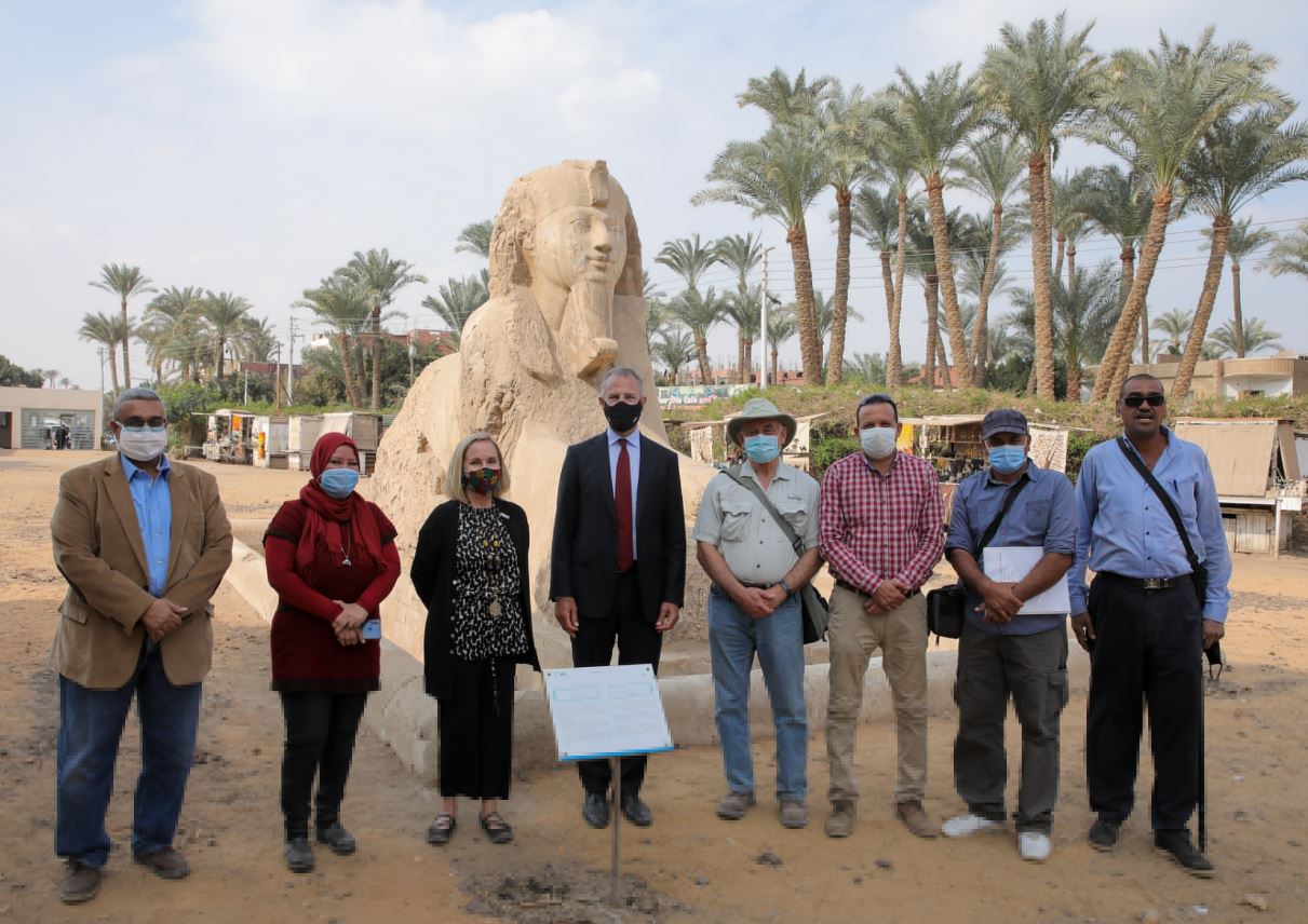 سفير أمريكا بالقاهرة يزور متحف ممفيس المفتوح بالجيزة