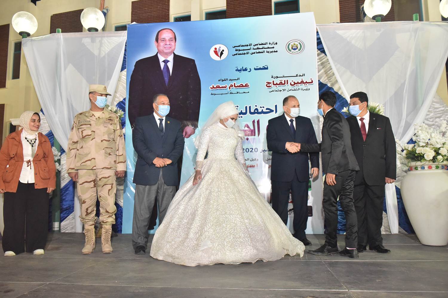 محافظ أسيوط يشهد حفل زفاف جماعي لعدد 30 عريس وعروسة (15)
