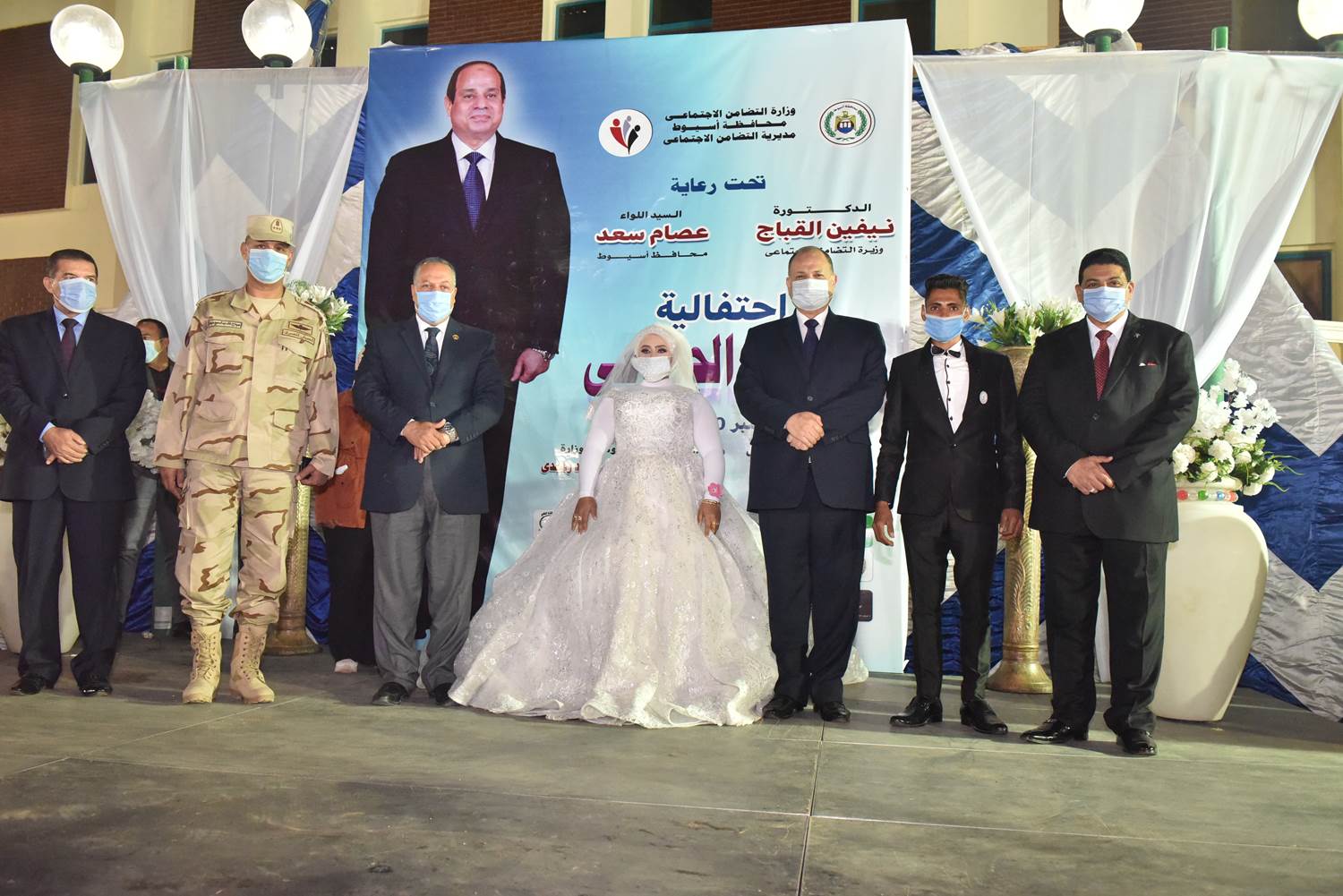 محافظ أسيوط يشهد حفل زفاف جماعي لعدد 30 عريس وعروسة (11)