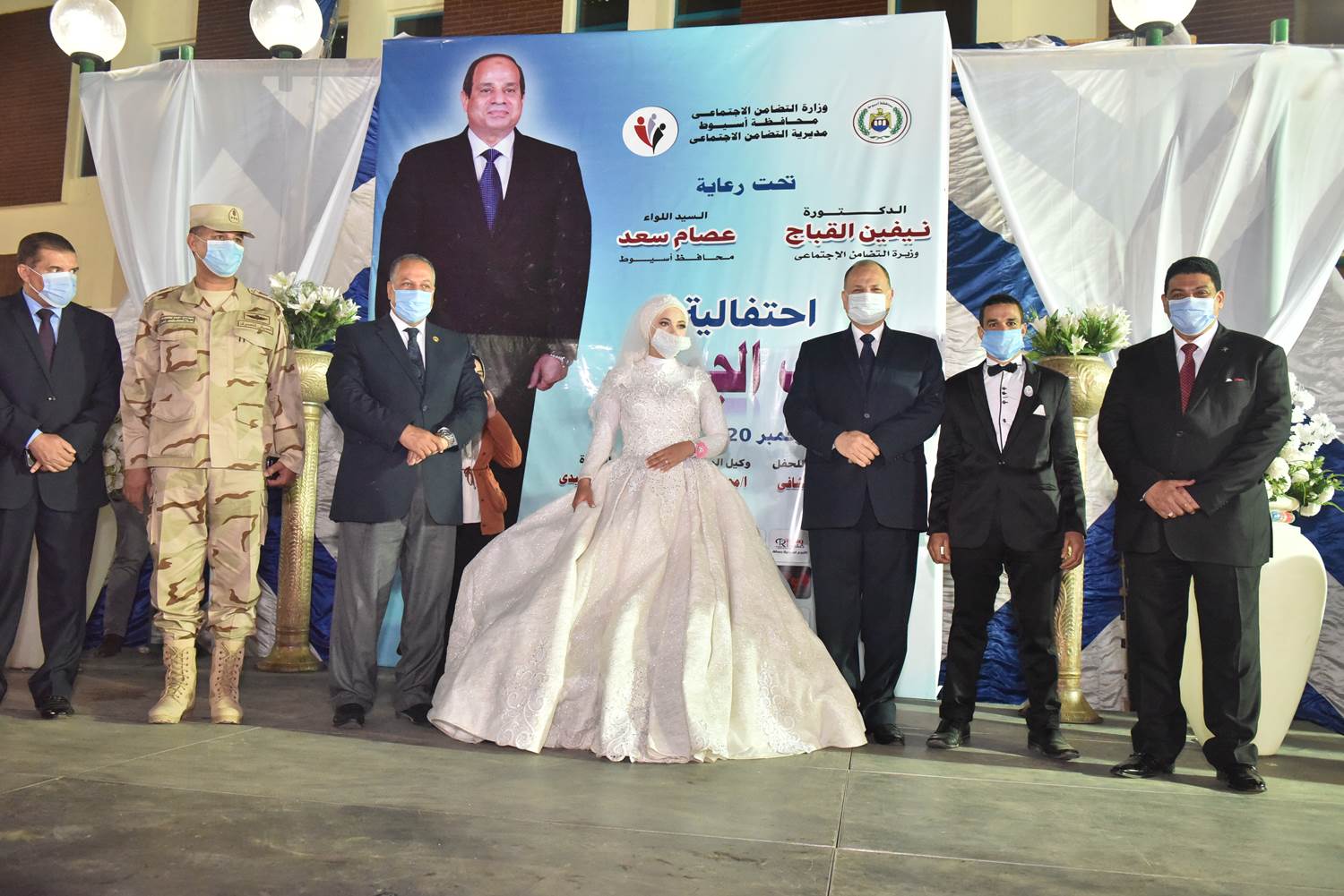 محافظ أسيوط يشهد حفل زفاف جماعي لعدد 30 عريس وعروسة (9)