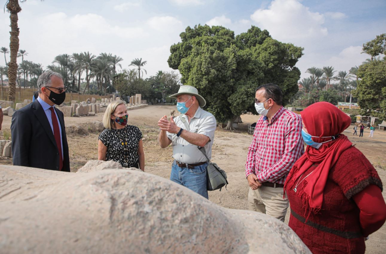جانب من زيارة سفير أمريكا بالقاهرة لمتحف ممفيس المفتوح بالجيزة
