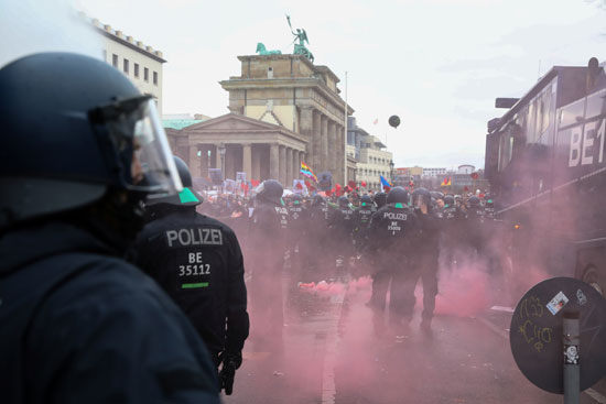 مظاهرات حاشدة فى برلين ضد قيود فيروس كورونا (18)