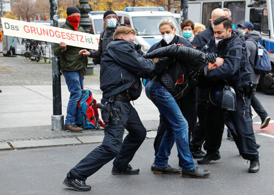 مظاهرات حاشدة فى برلين ضد قيود فيروس كورونا (4)