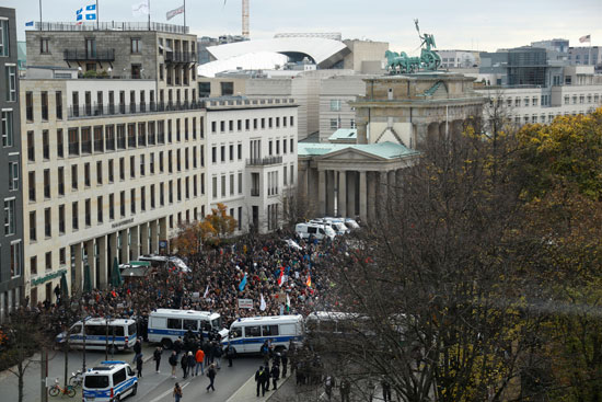 مظاهرات حاشدة فى برلين ضد قيود فيروس كورونا (13)