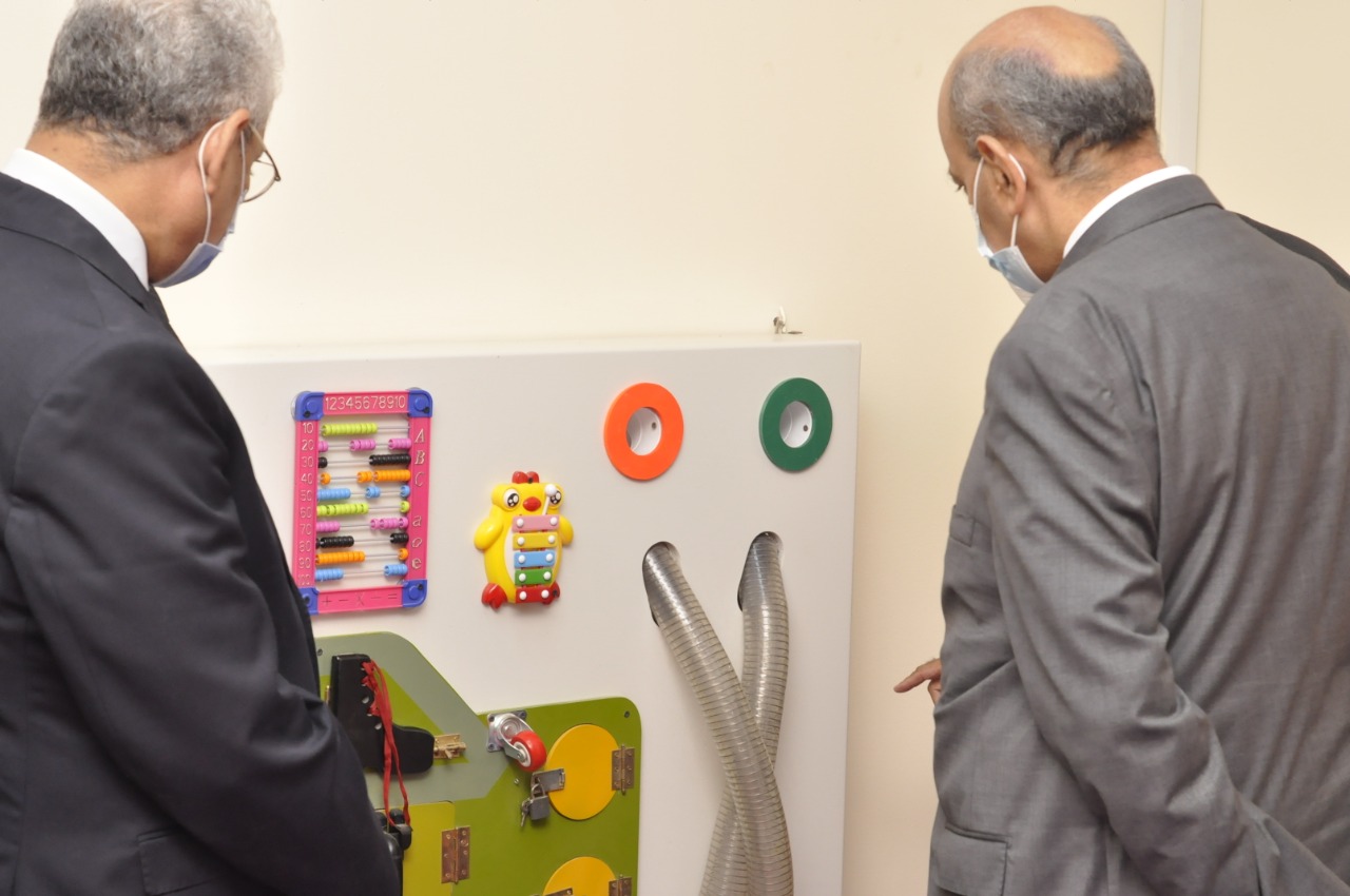 رئيس جامعة المنيا يفتتح معامل برنامج المعلم الخاص ووحدة إرشاد الطفولة (1)