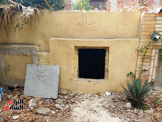 مقبرة الفنان الراحل فايق عزب بمقابر الإسماعيلية (1)