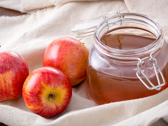 وصفات من العسل والتفاح للبشرة