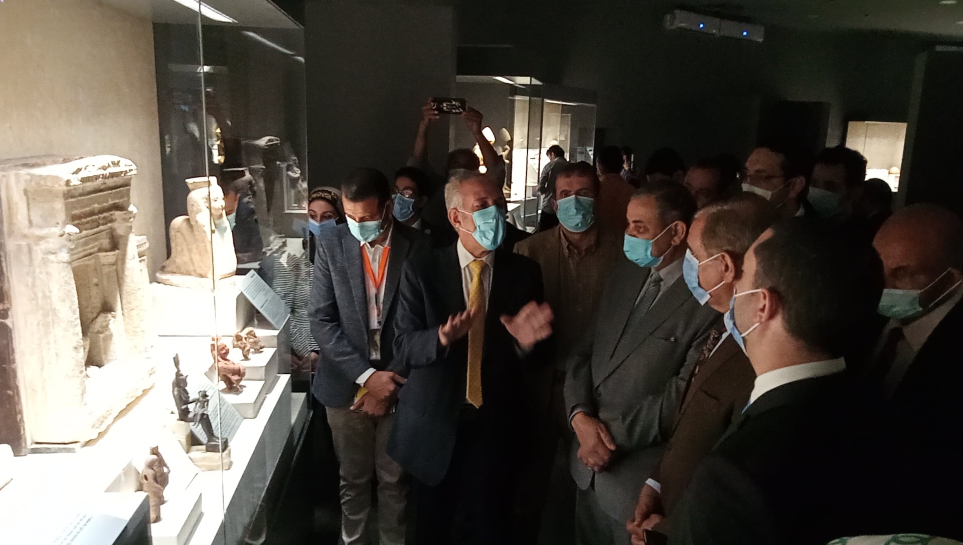 محافظ كفر الشيخ يتفقد المتحف القومى ويفتتح معرض تراث مصر (2)