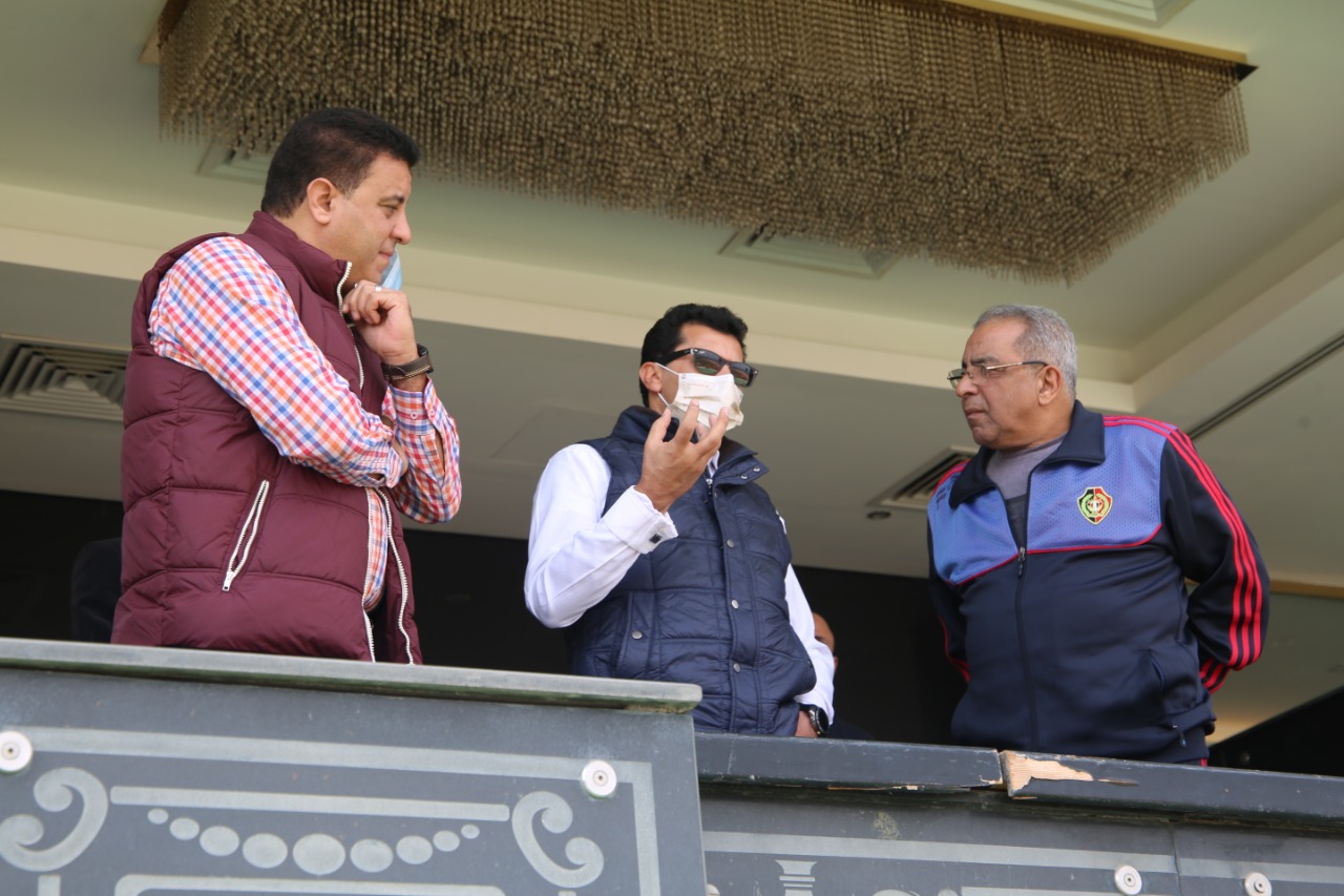 وزير الرياضة وعلى درويش