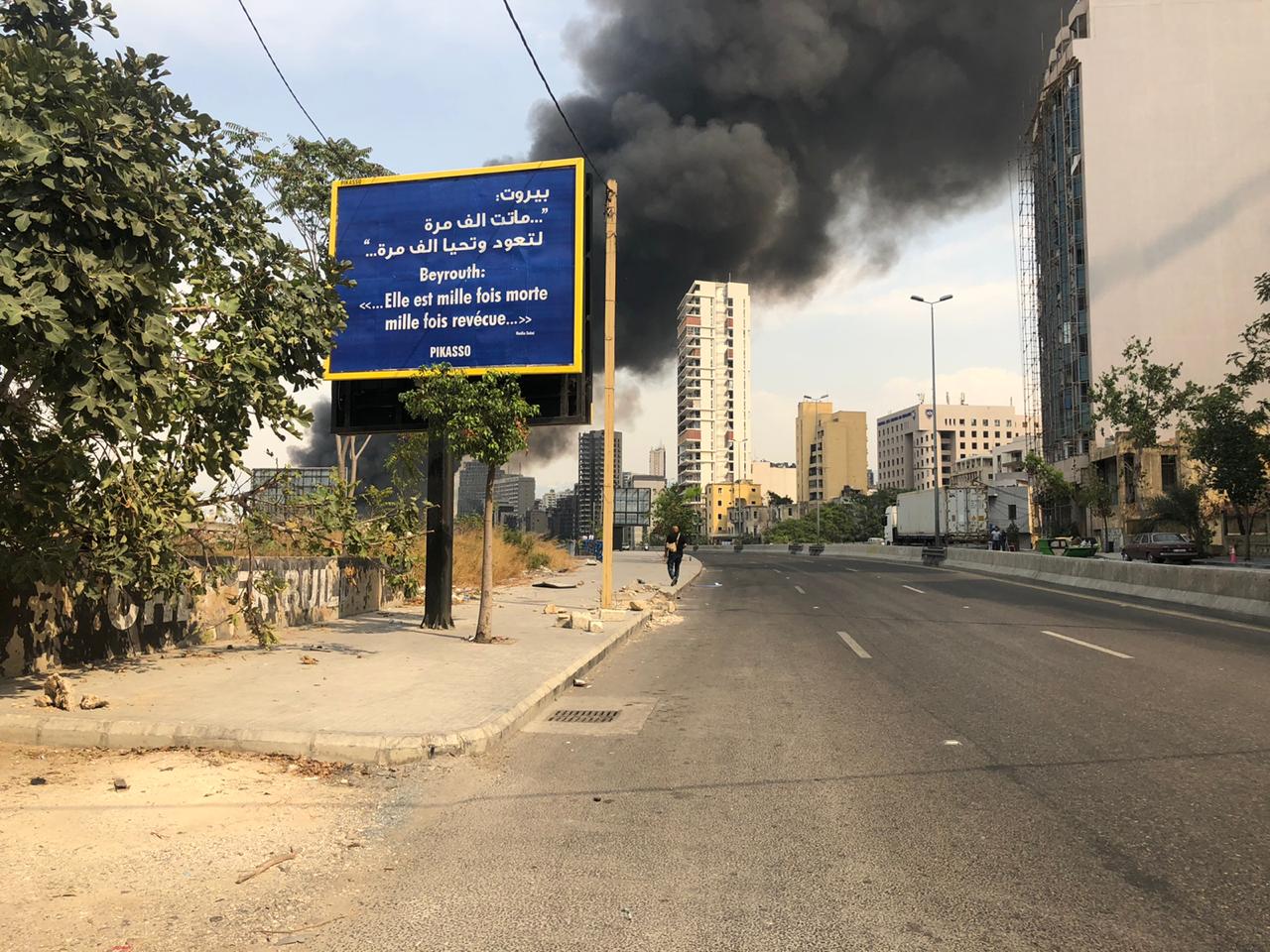 لافتات المقاومة والصمود فى شوارع بيروت