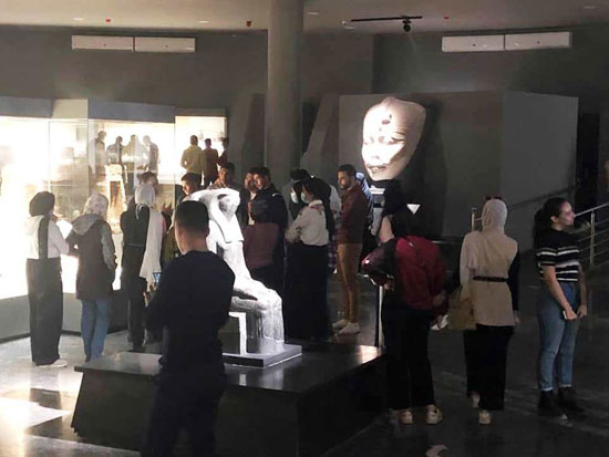 طلاب-ومثقفون-وكبار-سن-وأطافل-في-زيارات-متكررة-لمتحف-كفر-الشيخ-القومي--(8)