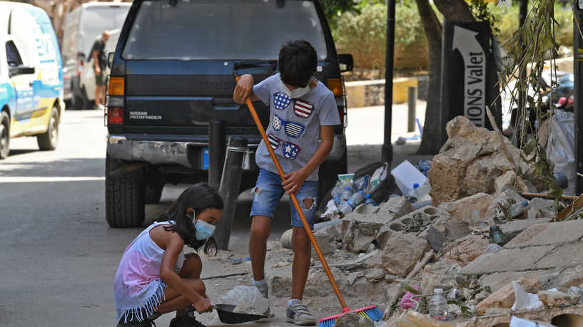 والأطفال يشاركون فى تنظيف شوارع ست الدنيا