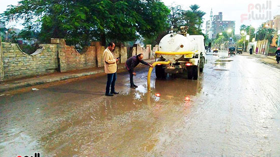 شفط مياه الأمطار من الشوارع (3)