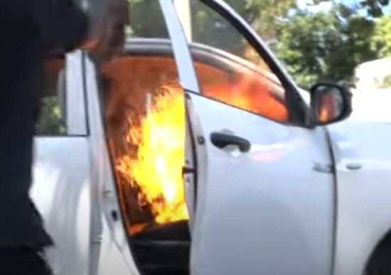 حرق السيارات فى هايتى