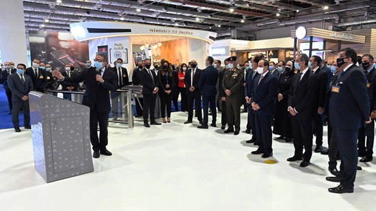 الرئيس السيسى يفتتح معرض ومؤتمر النقل الذكي للشرق الأوسط وأفريقيا (8)