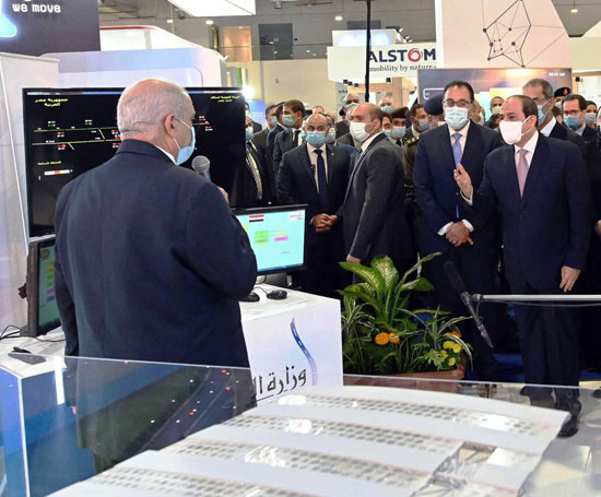 الرئيس السيسى يفتتح معرض ومؤتمر النقل الذكي للشرق الأوسط وأفريقيا (12)