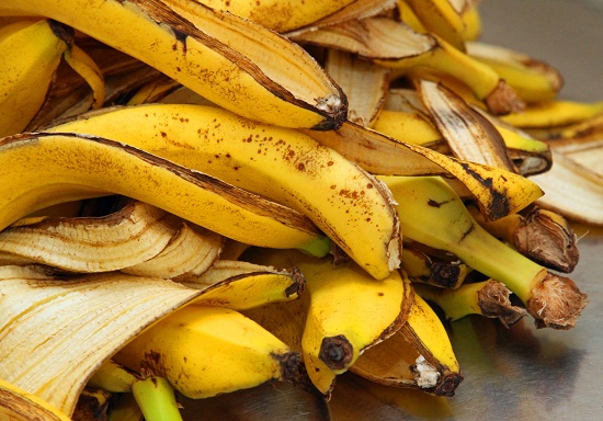 وصفات طبيعية من قشر الموز للعناية بالبشرة
