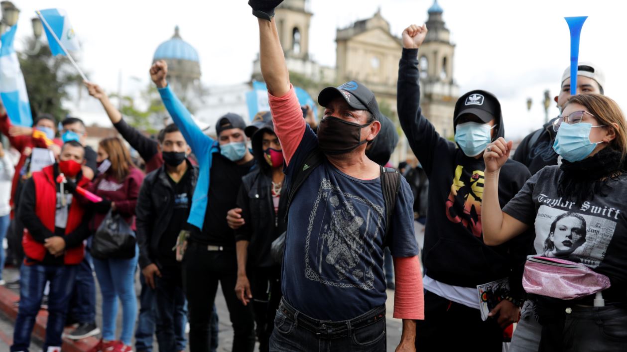 مظاهرات مطالبة بتنحي رئيس جواتيمالا