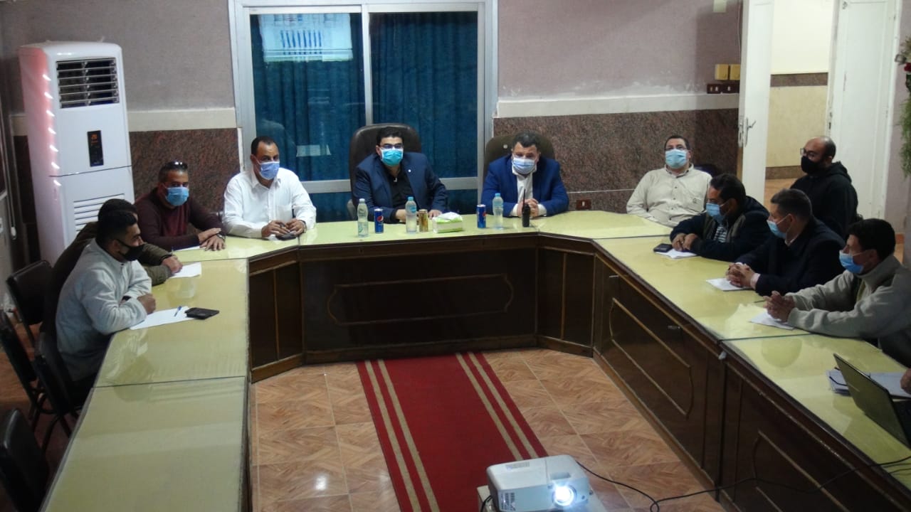 نائب محافظ بنى سويف يتفقد اللجان الانتخابية بمدينة ببا (2)