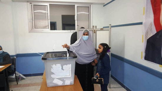 تزايد إقبال المواطنين على اللجان الانتخابية (2)