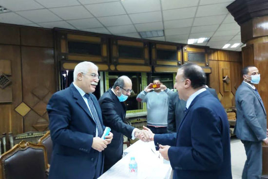 محافظ الإسكندرية يتفقد مقر اللجنة العامة لفرز الأصوات (4)