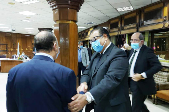 محافظ الإسكندرية يتفقد مقر اللجنة العامة لفرز الأصوات (1)