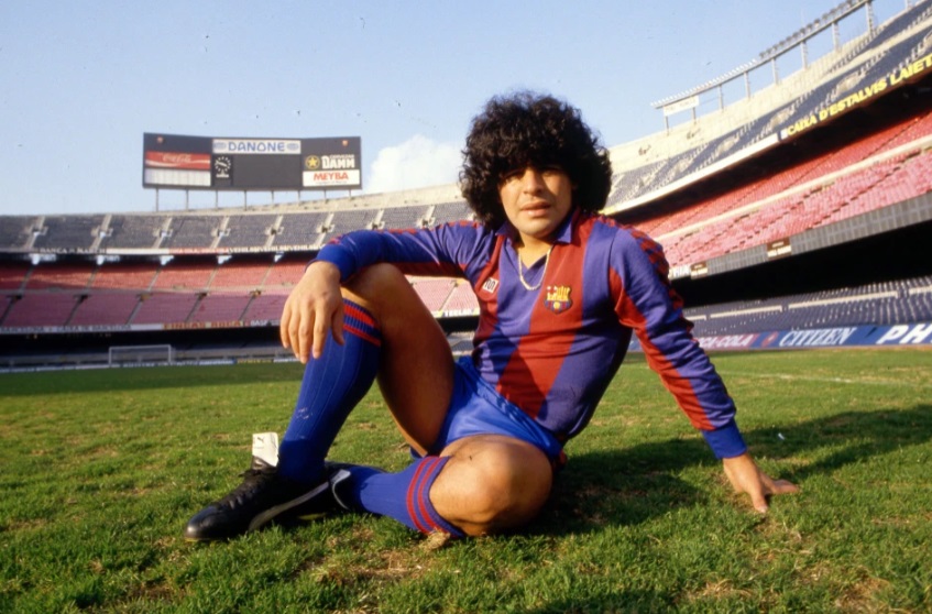 انضمام مارادونا عام 1982 لفريق برشلونة فى أغلم صفقة بالتاريخ وقتها