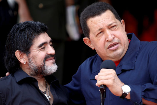 مارادونا ورئيس فنزويلا الراحل هوجو شافيز