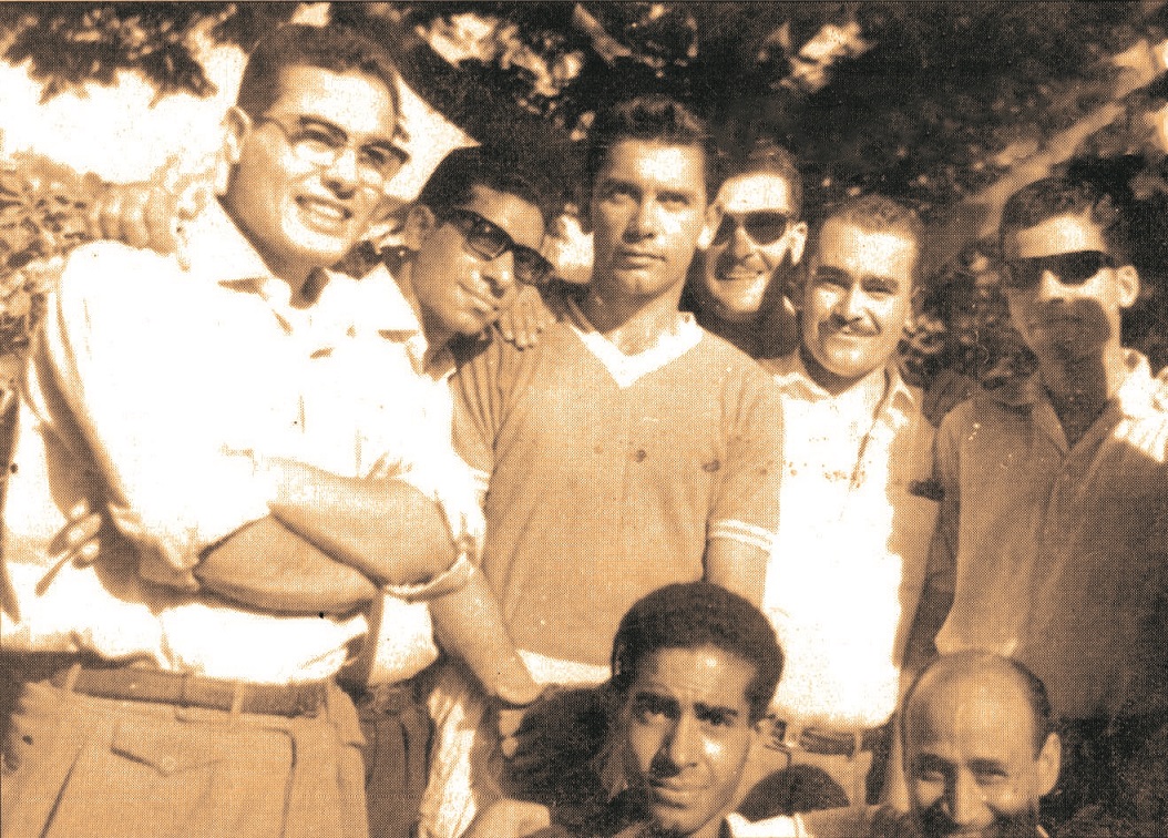صالح سليم مع بعض العاملين بنادي البنك الأهلي المصري منهم فكري نصر وعبد الرحمن الذهبي في السبعينيات