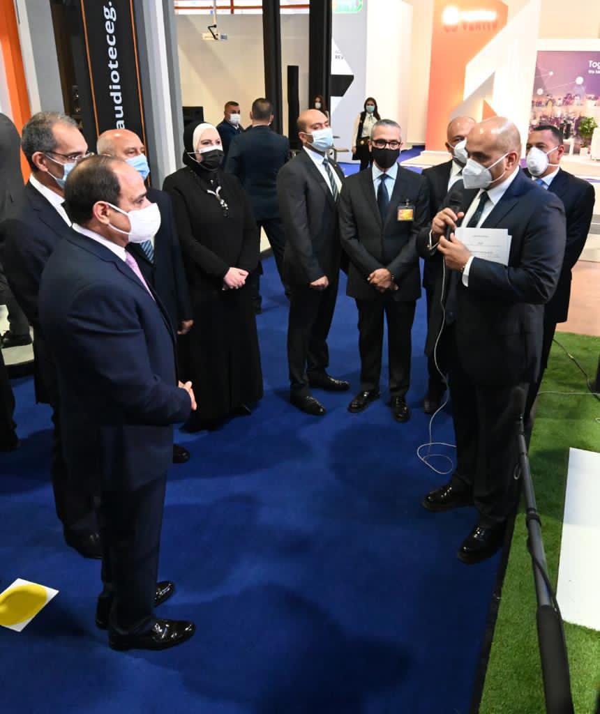 اتصالات مصر تعرض حلولها التكنولوجية الجديدة خلال زيارة الرئيس
