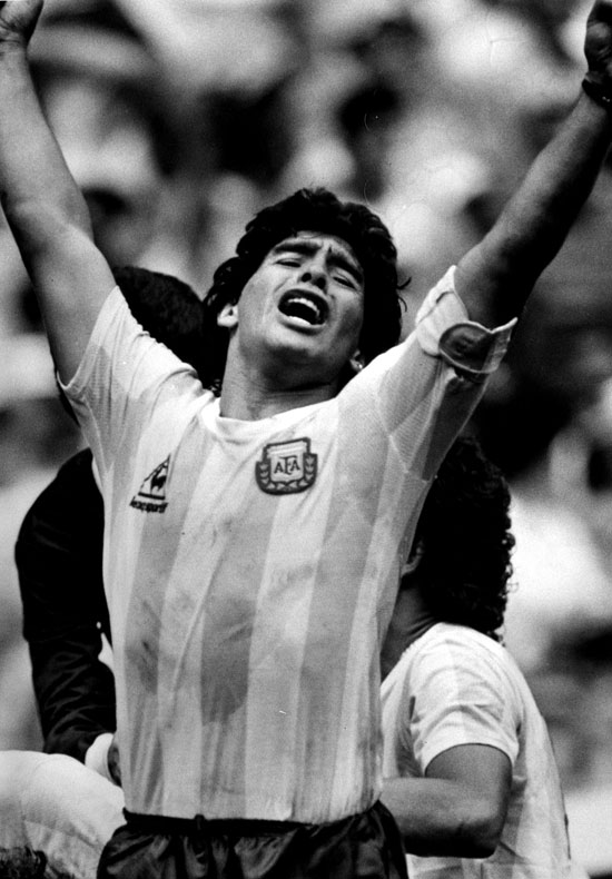 فرحة مارادونا بهدف للأرجنتين فى مونديال 1994
