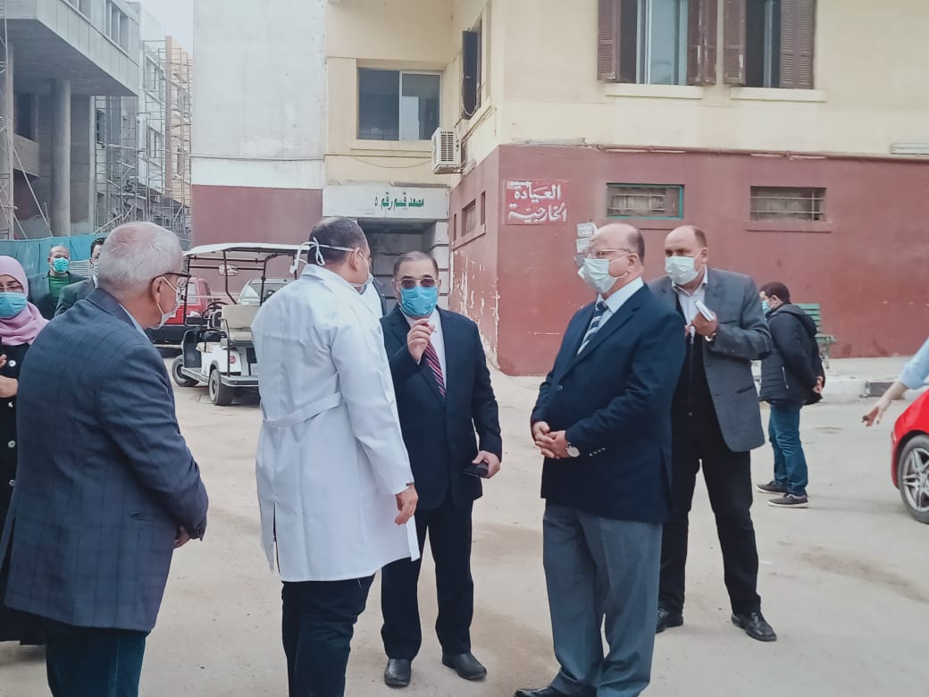 محافظ القاهرة يتفقد مستفى حميات العباسية (6)