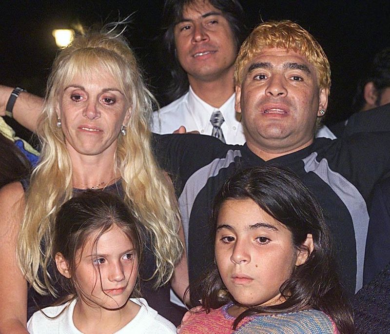 مارادونا مع زوجته وبناته