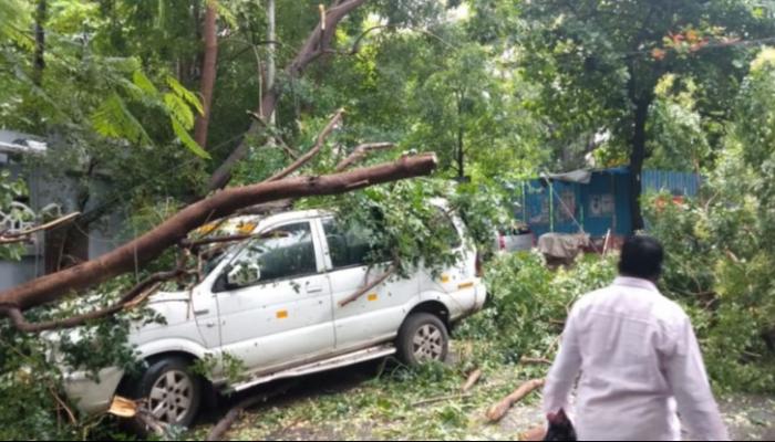 127-114304-nevar-hits-india-rain-and-strong-winds_700x400