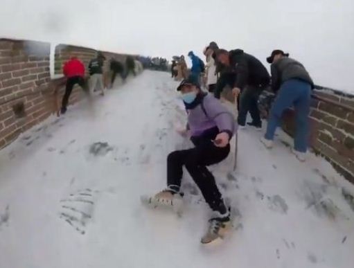 متعة التزلج على سور الصين العظيم