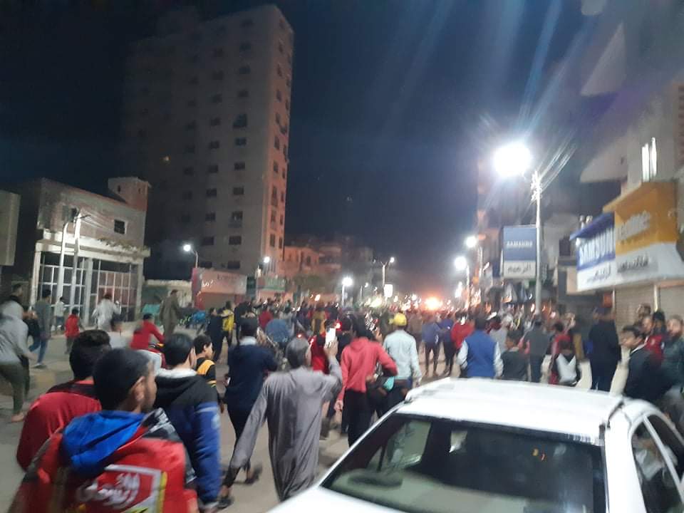 مشجعو الشياطين الحمر يحتفلون بشوارع بنى سويف (1)