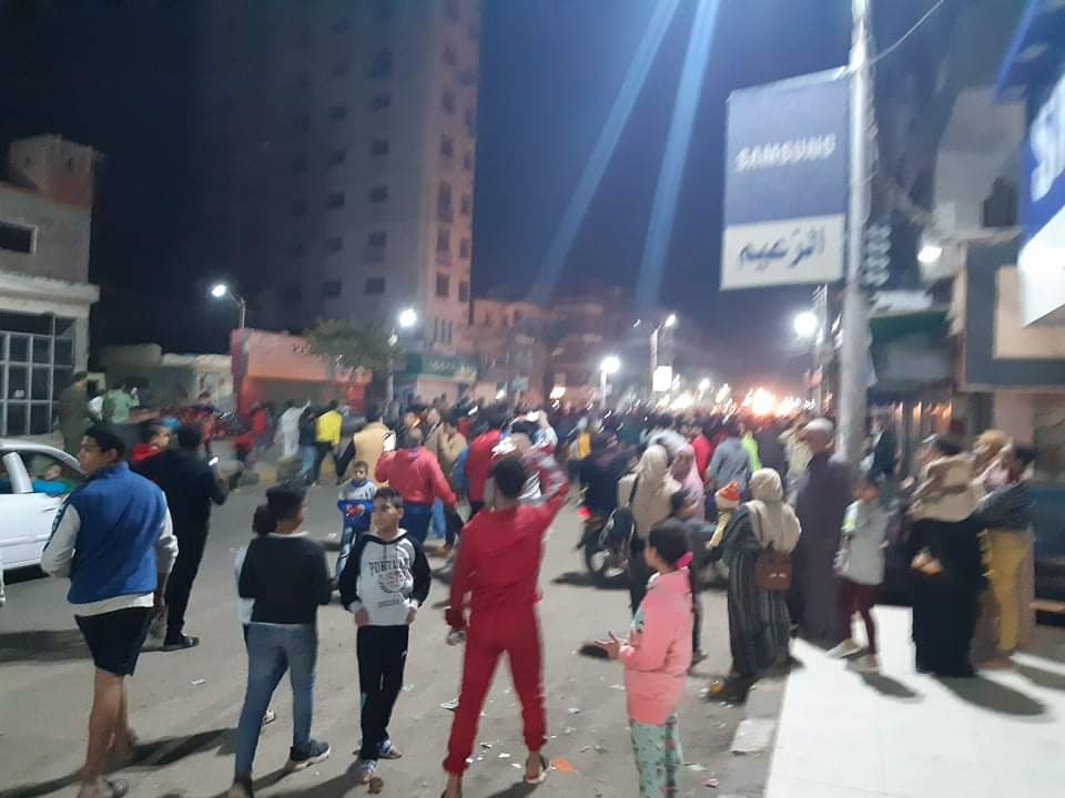 مشجعو الشياطين الحمر يحتفلون بشوارع بنى سويف (3)