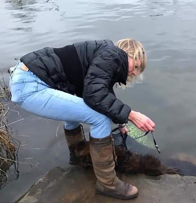امرأة تقفز في نهر متجمد لإنقاذ كلب بالمملكة المتحدة (4)