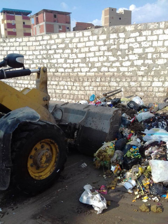 محافظ الغربية يتابع استمرار أعمال النظافة ببعض المدن والقرى (2)