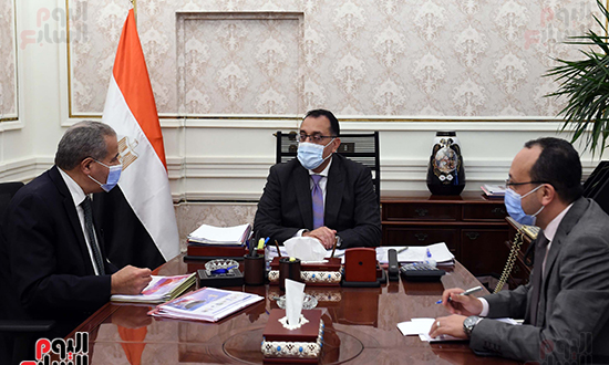 اجتماع رئيس الوزراء مع وزير التموين  (2)