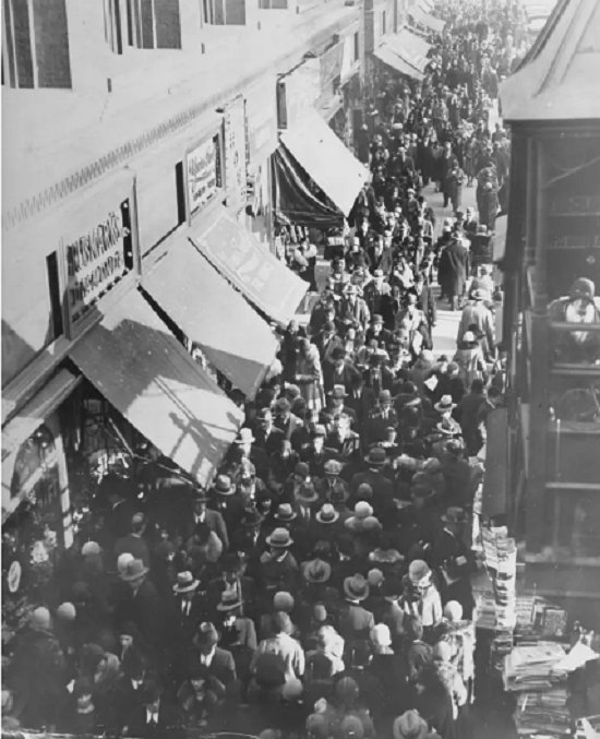 المتسوقون في نيويورك عام 1929