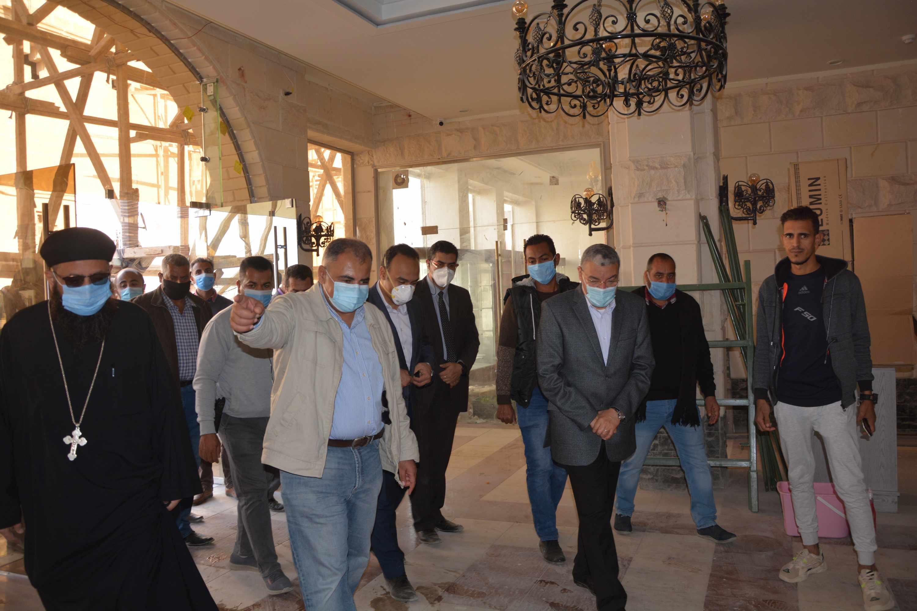 محافظ المنيا يتابع أعمال تطوير مسار العائلة المقدسة (12)